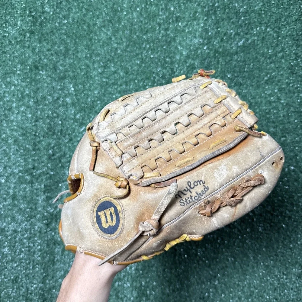 Vintage Wilson Pro Model A2220 Leather Hinged Web Baseball Glove~Fred Lynn Model